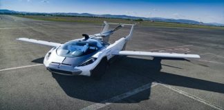 auto volante primo volo
