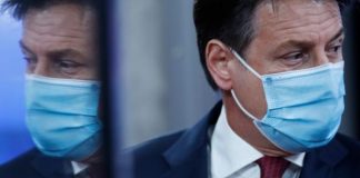 Giuseppe Conte con mascherina