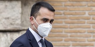 Luigi Di Maio in mascherina