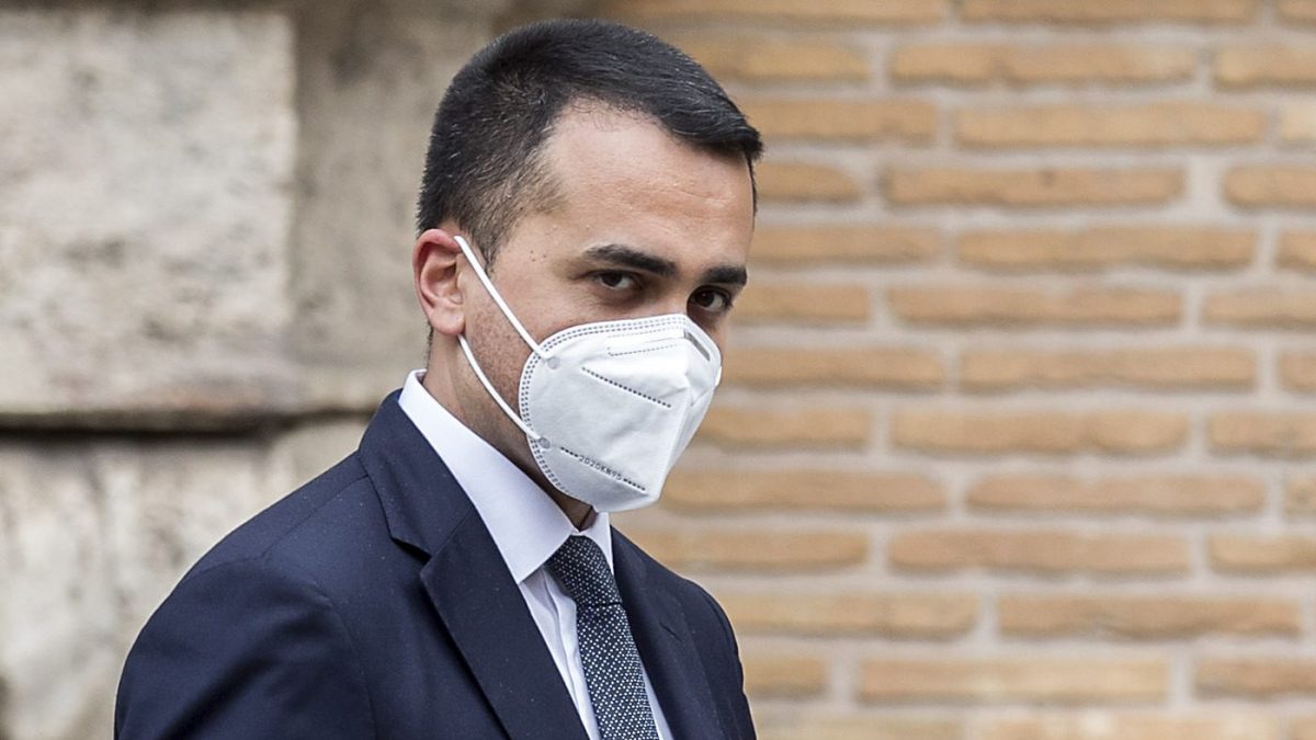 Luigi Di Maio in mascherina