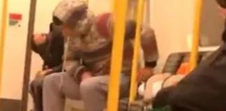 Uomo sputa nella metro a Londra