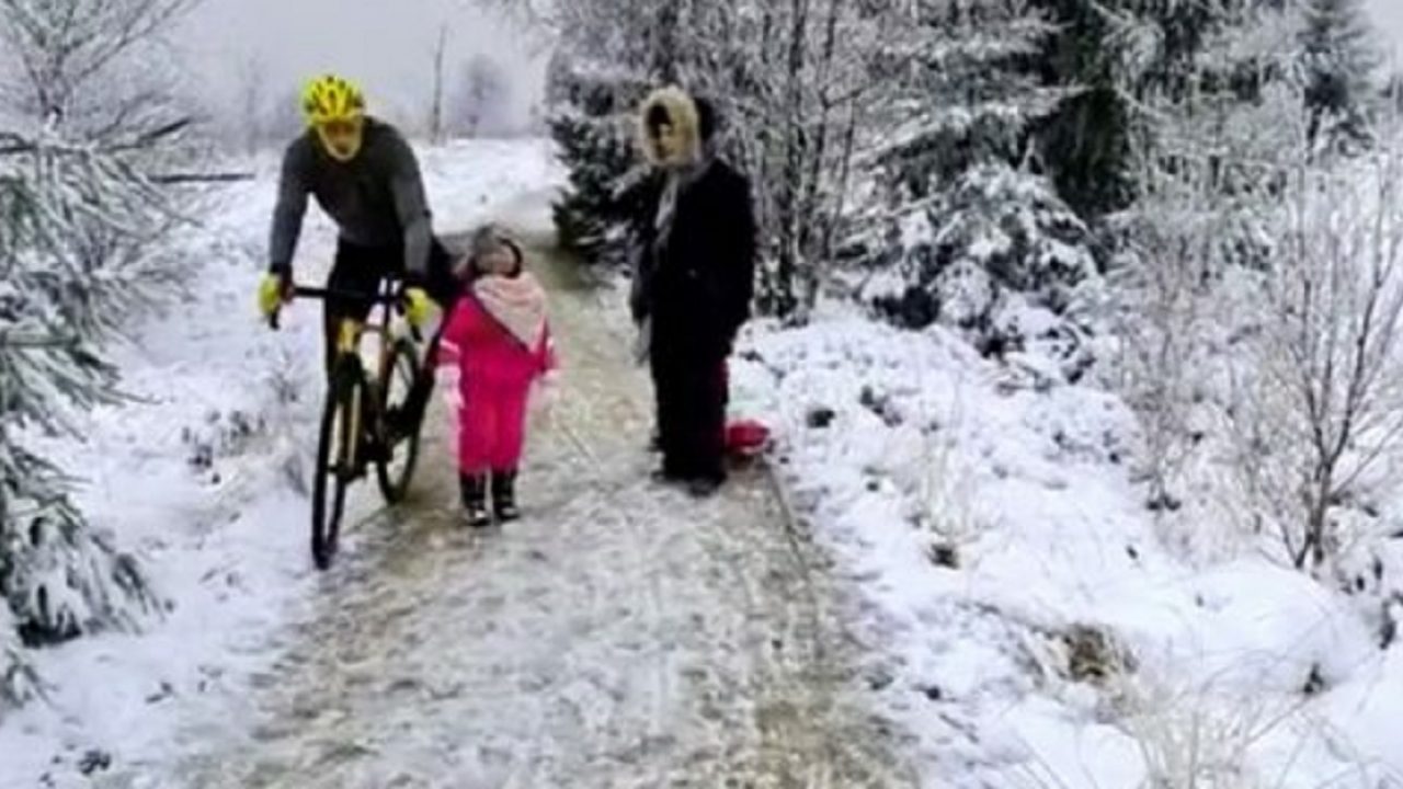 Ciclista e bambina Belgio