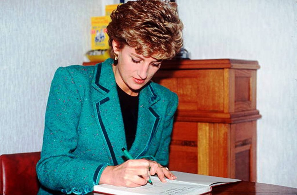 Lady Diana scrive