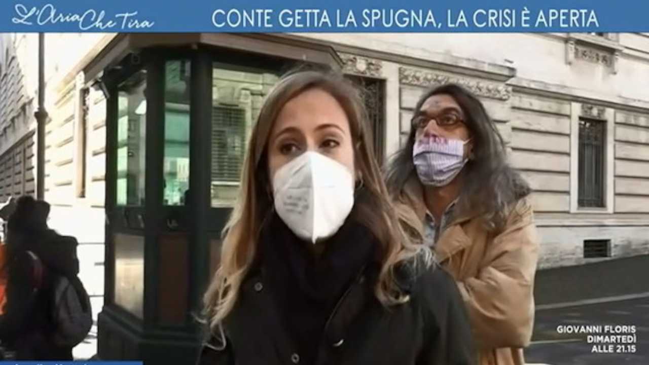 Myrta Merlino sbrocca in diretta contro Gabriele Paolini: “Si metta la mascherina” Myrta Merlino sbrocca in diretta contro Gabriele Paolini: “Si metta la mascherina”