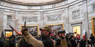 manifestanti pro trump