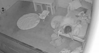 Papà cattura filmato della figlia che viene trascinata sotto il letto da un “fantasma”: il video su TikTok