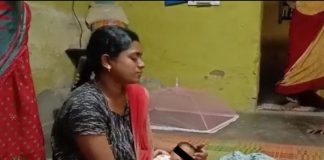 bimba otto giorni rapita branco di scimmie uccisa salva gemellina India