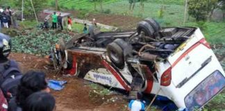 Autobus cade in burrone in Indonesia