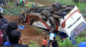 Pellegrinaggio fatale: autobus si ribalta e cade in un burrone in Indonesia, muoiono 27 persone
