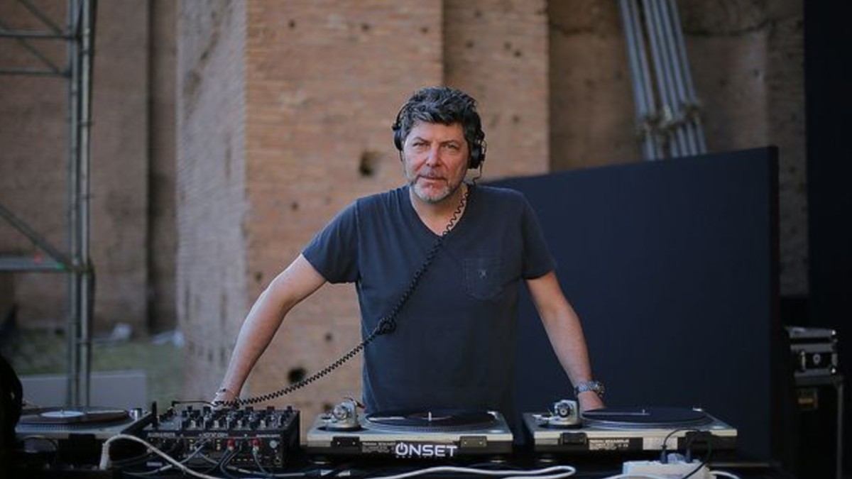 Claudio Coccoluto in console