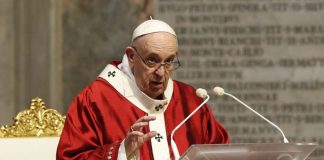 Papa Francesco unioni omosessuali benedizione