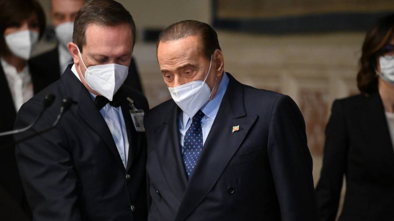 Berlusconi in mascherina