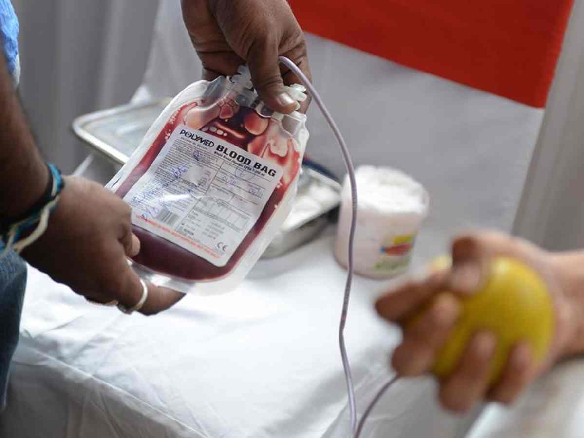 enrico-montesano-donazioni-sangue