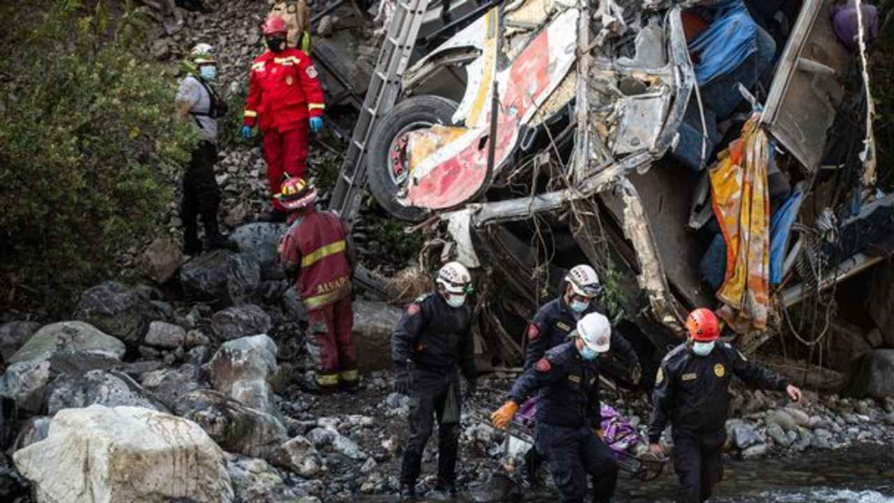 incidente autobus perù