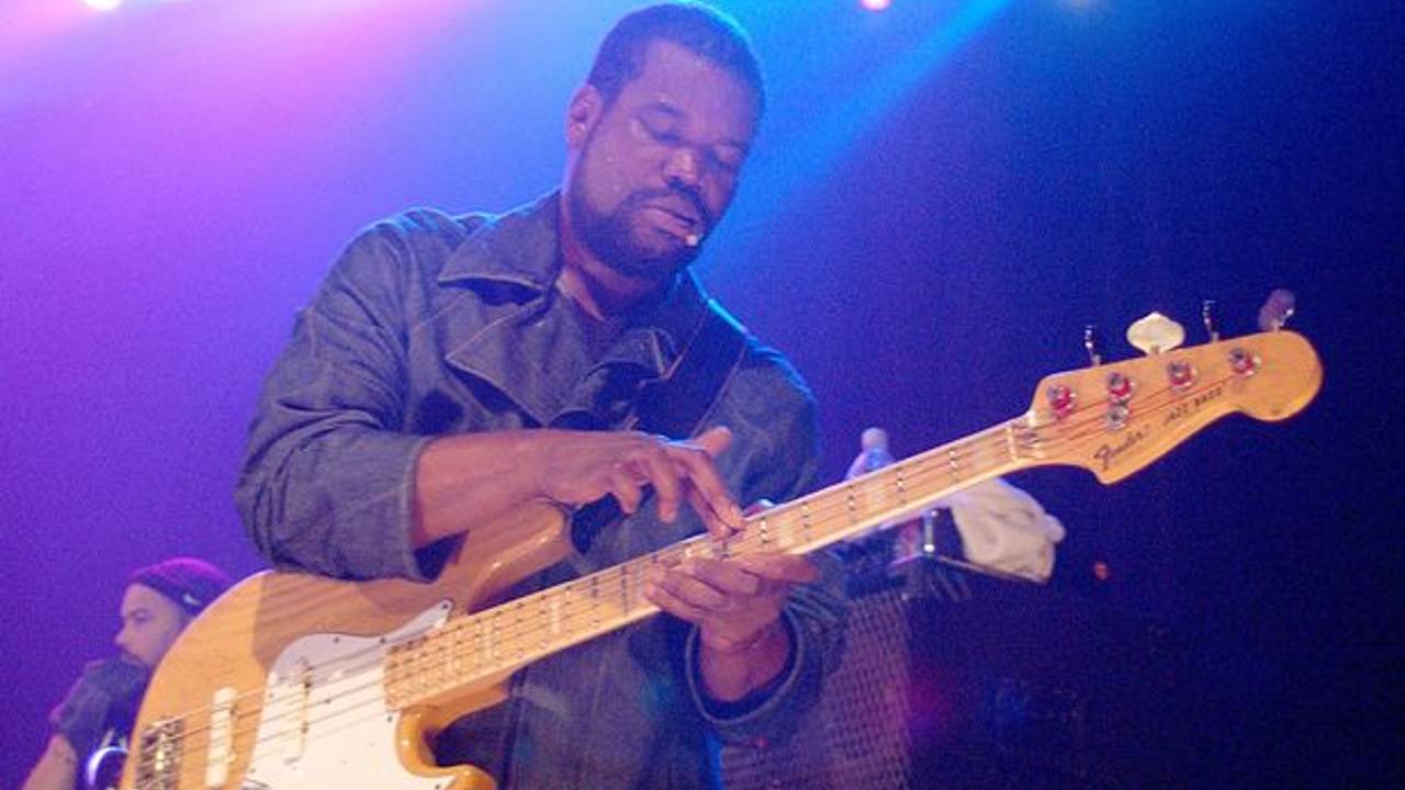 leonard hubbard bassista the roots