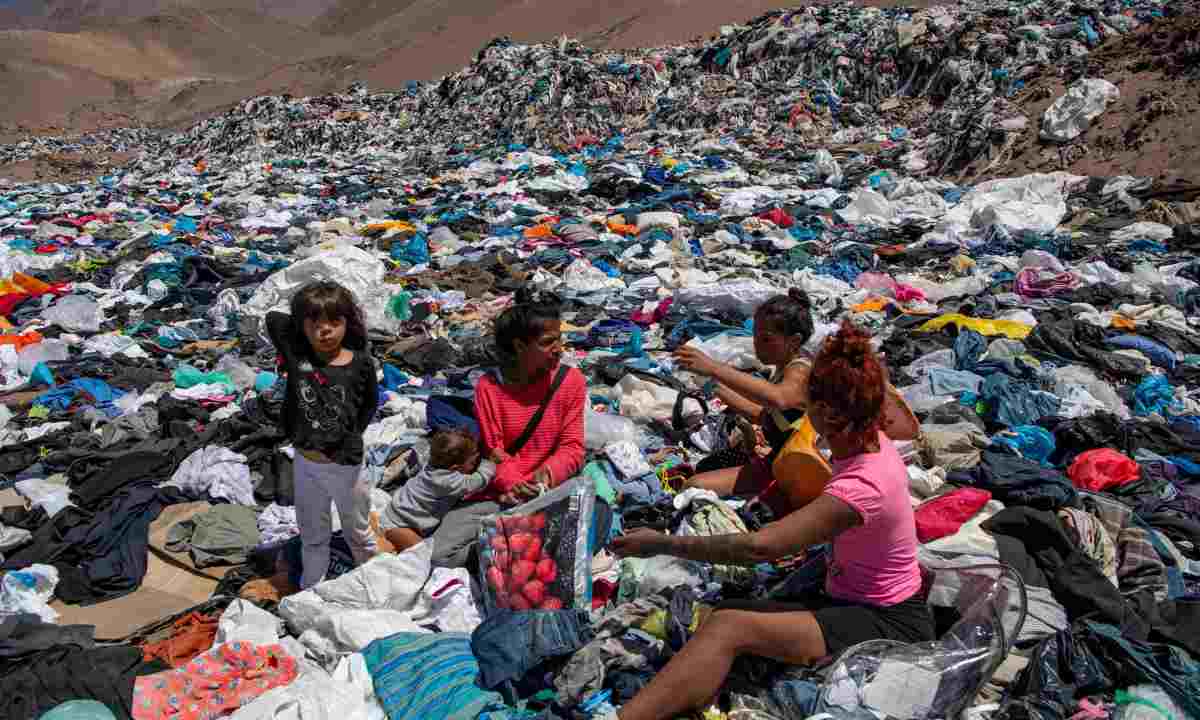 Donne nel deserto di Atacama