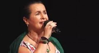 Si contagia volontariamente di Covid e muore: cantante folk voleva ottenere il pass senza vaccinarsi