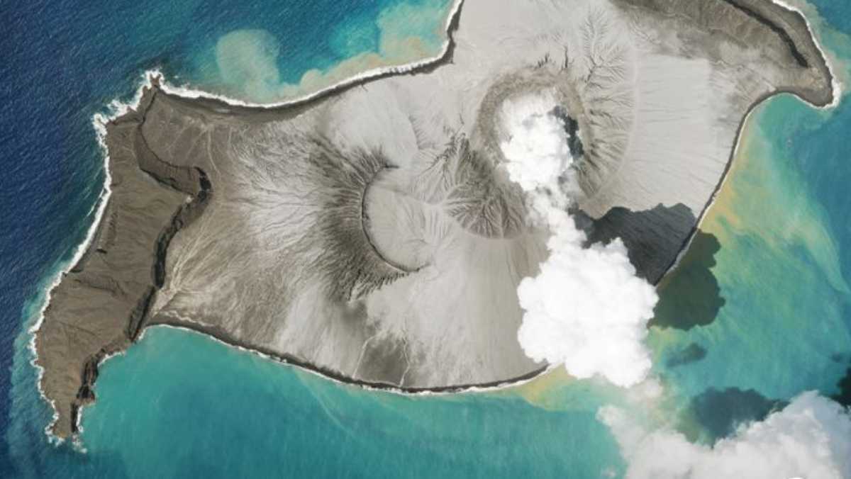Tonga, dopo lo tsunami nuovo allarme: “la cenere è tossica”. Ecco cosa sta succedendo