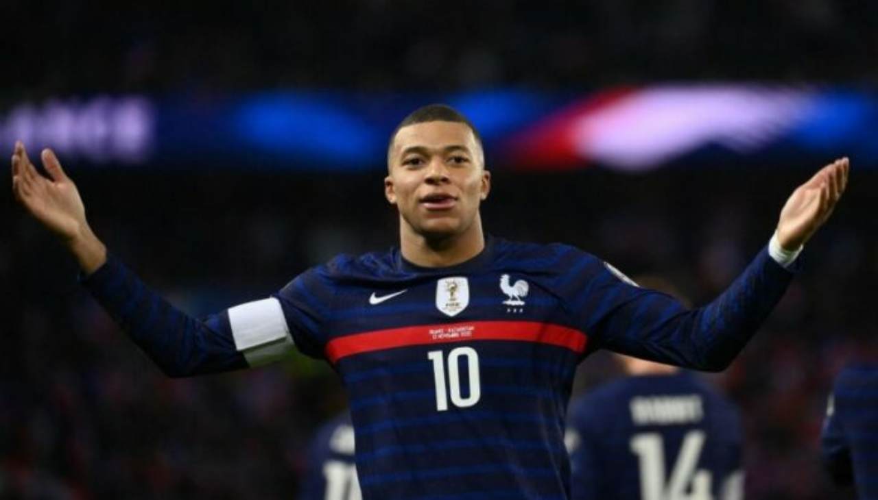 Kylian Mbappe frequenta modella trans