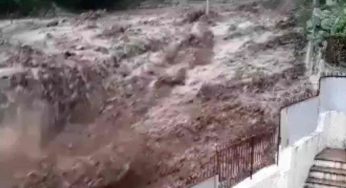Allerta meteo in mezza Italia: dopo gli allagamenti e le frane il weekend fa paura | Ecco cosa aspettarci