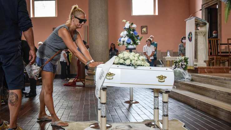 alessia-pifferi-funerale-diana-bambina