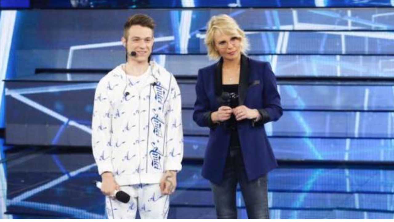 Irama parla di Maria De Filippi