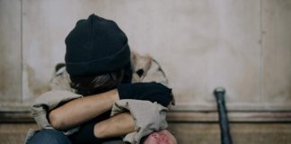 Rapinatore: dopo l'attacco scoppia a piangere
