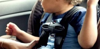 bambino in auto